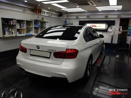 흰 차라면 필수! 자동차 루프스킨, BMW 3시리즈 3M 1080 유광블랙 루프스킨 시공 - 장안동 코션 코리아 / 동대문,광진구,중랑구