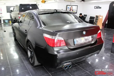 BMW 528i 사틴블랙 전체랩핑 시공, 자동차랩핑 전문 장안동 코션 / 동대문,광진구,중랑구