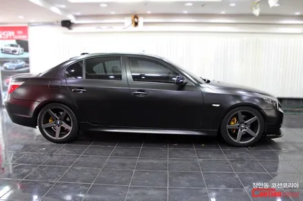 BMW 528i 사틴블랙 전체랩핑 시공, 자동차랩핑 전문 장안동 코션 / 동대문,광진구,중랑구