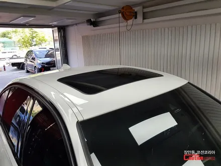 흰 차라면 필수! 자동차 루프스킨, BMW 3시리즈 3M 1080 유광블랙 루프스킨 시공 - 장안동 코션 코리아 / 동대문,광진구,중랑구
