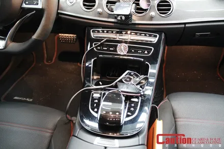 E43 AMG 센터페시아의 자연스러운 유광카본 랩핑 / 동대문,광진구,중랑구