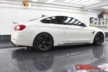 BMW M4 사틴 알루미늄 화이트 전체랩핑 / 동대문,광진구,중랑구
