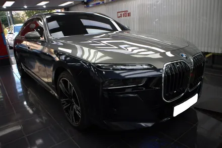 BMW I7 상단 듀오톤 고광택블랙 언제든지 바꿀 수 있는 자동차랩핑 / 동대문,광진구,중랑구