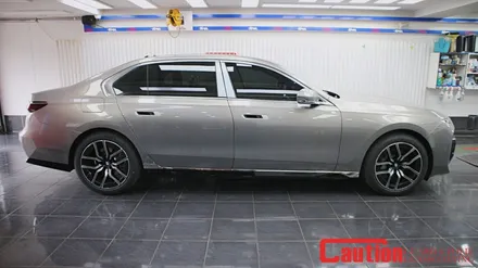 BMW 740i 완벽함을 만들어주는 한 끗 디테일, 고광택 블랙 듀오톤 랩핑 / 동대문,광진구,중랑구