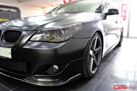 BMW 528i 사틴블랙 전체랩핑 시공, 자동차랩핑 전문 장안동 코션 / 동대문,광진구,중랑구