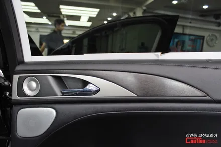 링컨 MKZ 자동차 실내랩핑, 블랙 브러쉬로 더 세련된 인테리어를 / 동대문,광진구,중랑구