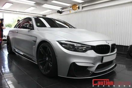 BMW M4 사틴 알루미늄 화이트 전체랩핑 / 동대문,광진구,중랑구