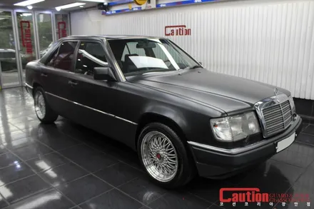 W124의 놀라운 부활! 벤츠 300E의 리스토어 사틴블랙 전체랩핑 / 동대문,광진구,중랑구