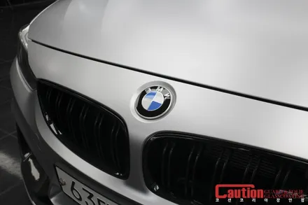 BMW M4 사틴 알루미늄 화이트 전체랩핑 / 동대문,광진구,중랑구