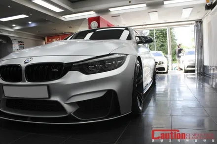 BMW M4 사틴 알루미늄 화이트 전체랩핑 / 동대문,광진구,중랑구