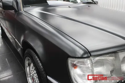 W124의 놀라운 부활! 벤츠 300E의 리스토어 사틴블랙 전체랩핑 / 동대문,광진구,중랑구