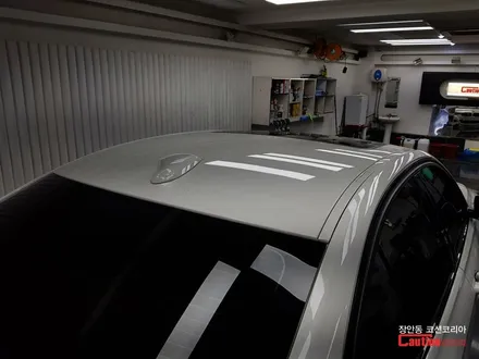 흰 차라면 필수! 자동차 루프스킨, BMW 3시리즈 3M 1080 유광블랙 루프스킨 시공 - 장안동 코션 코리아 / 동대문,광진구,중랑구