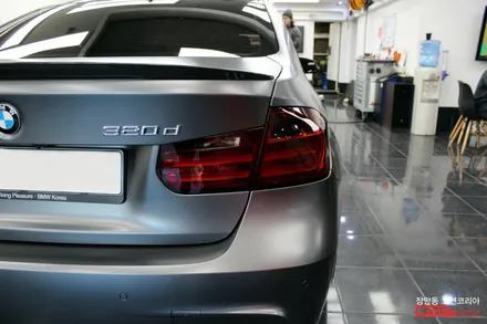 반무광 랩핑의 매력에 빠져보자! BMW 320d 사틴그레이 전체랩핑 / 동대문,광진구,중랑구