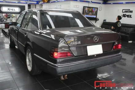 W124의 놀라운 부활! 벤츠 300E의 리스토어 사틴블랙 전체랩핑 / 동대문,광진구,중랑구