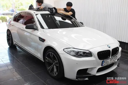 BMW 535d 루프스킨 시공, 뛰어난 내구성과 선명한 광택을 자랑하는 KPMF 탑폴리에 ! - 장안동 코션 / 동대문,광진구,중랑구