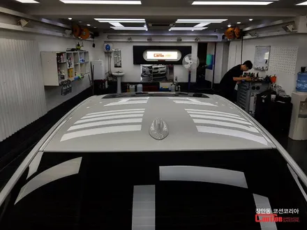 흰 차라면 필수! 자동차 루프스킨, BMW 3시리즈 3M 1080 유광블랙 루프스킨 시공 - 장안동 코션 코리아 / 동대문,광진구,중랑구