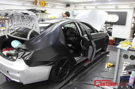 BMW 320d 사틴블랙으로 갈아입은 블랙슈트 풀랩핑 / 동대문,광진구,중랑구