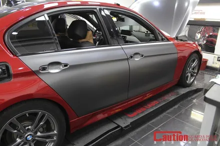 BMW (F30) 320d 엠텍 바디킷도 문제없는 사틴다크그레이 올랩핑 / 동대문,광진구,중랑구
