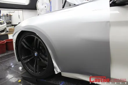 BMW M4 사틴 알루미늄 화이트 전체랩핑 / 동대문,광진구,중랑구