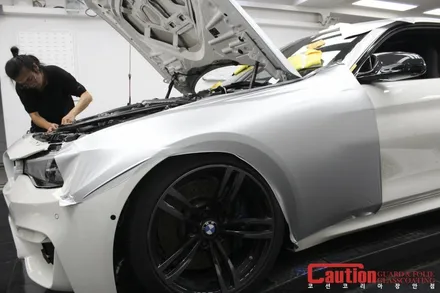 BMW M4 사틴 알루미늄 화이트 전체랩핑 / 동대문,광진구,중랑구