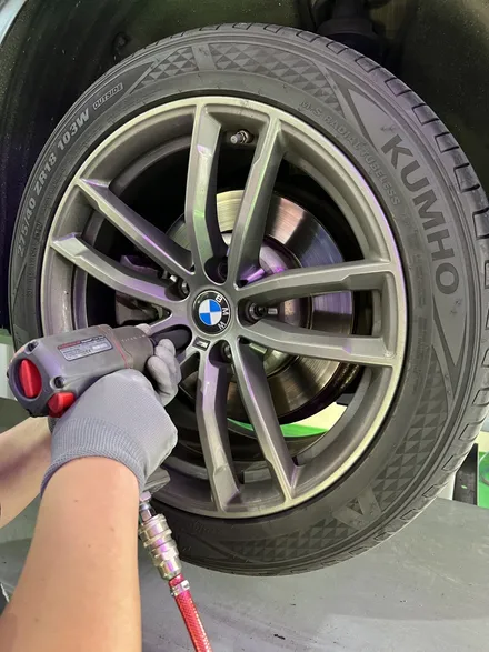 대구 휠복원 대구 휠도색 대구 휠수리 타이어 전문 휠플레이[BMW 5시리즈 순정 18인치 블랙고스트크롬 휠도색 작업입니다.] / 대구 서구 평리동