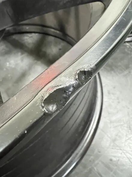 대구 휠복원 대구 휠도색 대구 휠수리 타이어 전문 휠플레이[BMW 420 쿠페 순정 19인치 실버 휠도색 작업입니다.] / 대구 서구 평리동