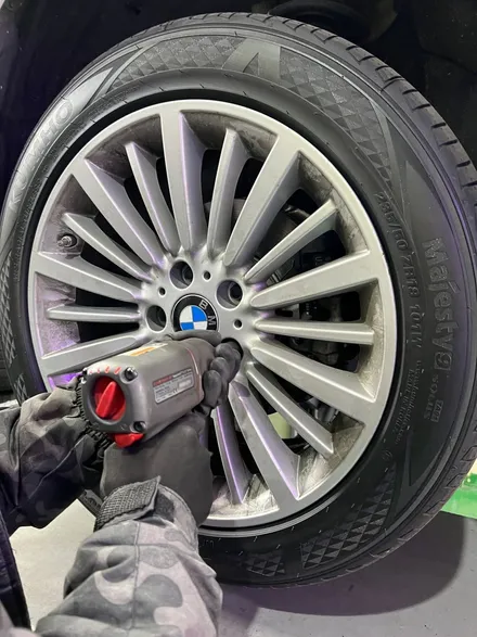 대구 휠복원 대구 휠도색 대구 휠수리 타이어 전문 휠플레이[BMW 3시리즈 GT 순정 18인치 블랙펄유광 휠도색 작업입니다.] / 대구 서구 평리동
