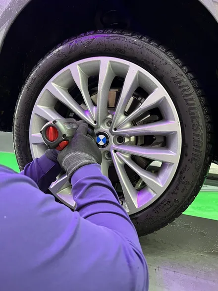 대구 휠복원 대구 휠도색 대구 휠수리 타이어 전문 휠플레이[BMW 5시리즈 순정 18인치 블랙펄유광 휠도색 작업입니다.] / 대구 서구 평리동