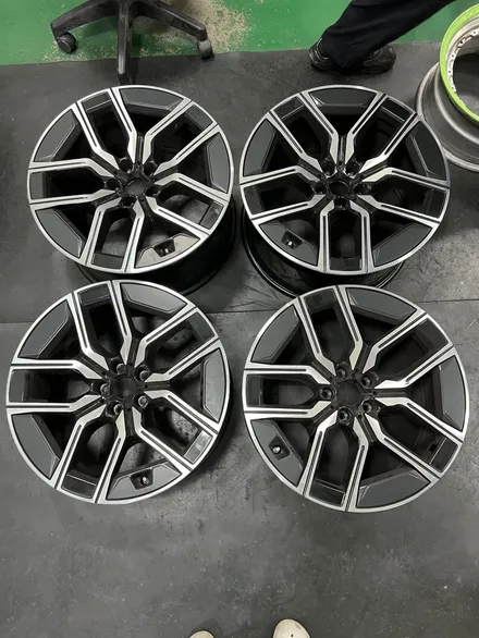 대구 휠복원 대구 휠도색 대구 휠수리 타이어 전문 휠플레이[BMW 7시리즈 순정 20인치 블랙유광 휠도색 작업입니다.] / 대구 서구 평리동
