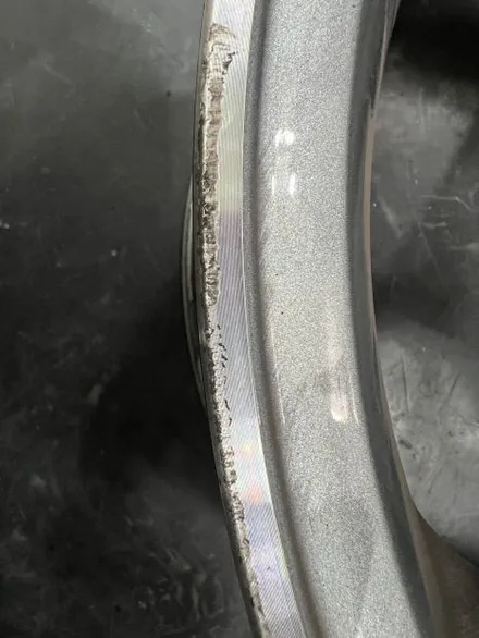 대구 휠복원 대구 휠도색 대구 자동차 휠수리 잘하는 곳 휠플레이 타이어 전문[벤츠 C 클래스 순정 18인치 다이아몬드커팅 휠복원 작업입니다.] / 대구 서구 평리동