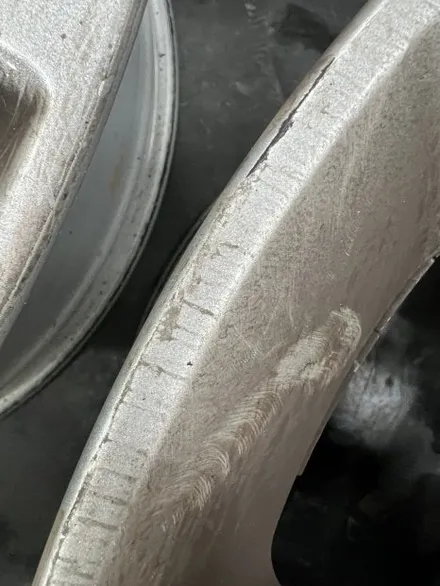 대구 휠복원 대구 휠도색 대구 자동차 휠수리 잘하는 곳 휠플레이[랜드로버 디스커버리 순정 20인치 블랙유광 휠도색 작업입니다.] / 대구 서구 평리동