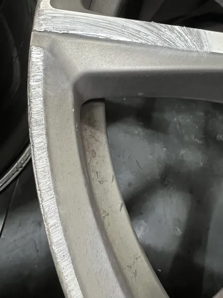 대구 휠복원 대구 휠도색 대구 자동차 휠도색 잘하는 곳 휠플레이 타이어 전문[BMW X7 순정 22인치 다이아몬드커팅 휠복원 작업입니다.] / 대구 서구 평리동