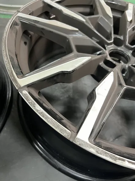 대구 휠복원 대구 휠도색 대구 자동차 휠수리 잘하는 곳 휠플레이 타이어 전문[BMW 850 순정 20인치 블랙펄유광 휠도색 작업입니다.] / 대구 서구 평리동