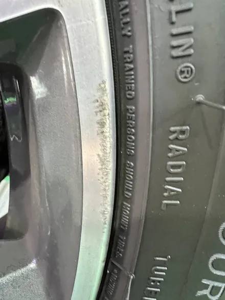 대구 휠복원 대구 휠도색 대구 자동차 휠수리 잘하는 곳 휠플레이 타이어 전문[BMW 5시리즈 순정 19인치 블랙펄유광 휠도색 작업입니다.] / 대구 서구 평리동