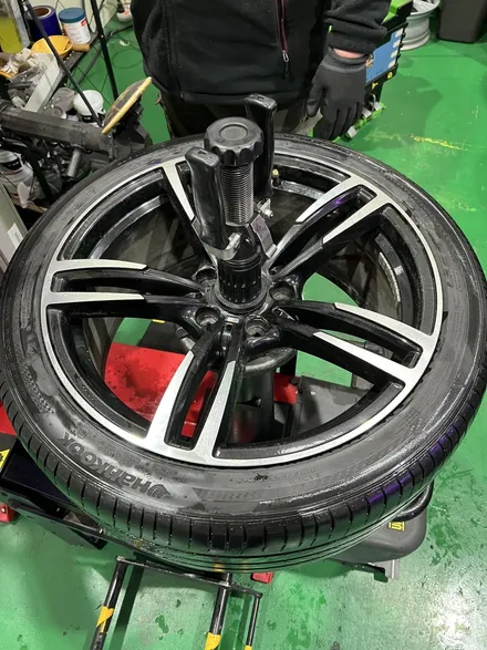 대구 휠복원 대구 휠도색 대구 자동차 휠수리 잘하는 곳 휠플레이 타이어 전문[BMW 3시리즈 순정 19인치 블랙유광 휠도색 작업입니다.] / 대구 서구 평리동