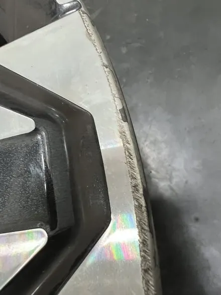 대구 휠복원 대구 휠도색 대구 자동차 휠수리 잘하는 곳 휠플레이 타이어 전문[BMW X1 순정 19인치 다이아몬드 커팅 휠복원 작업입니다.] / 대구 서구 평리동