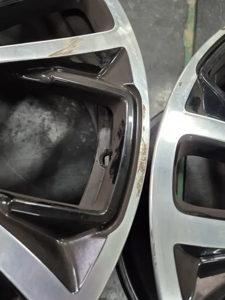 대구 휠복원 대구 휠도색 전문 휠플레이[BMW 미니쿠퍼 컨트리맨 순정 19인치 블랙유광 휠도색 작업입니다.] / 대구 서구 평리동