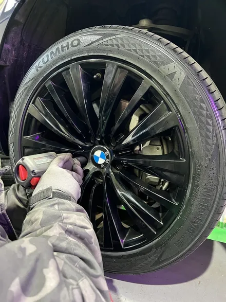 대구 휠복원 대구 휠도색 대구 휠수리 타이어 전문 휠플레이[BMW GT5 순정 19인치 실버 휠도색 작업입니다.] / 대구 서구 평리동
