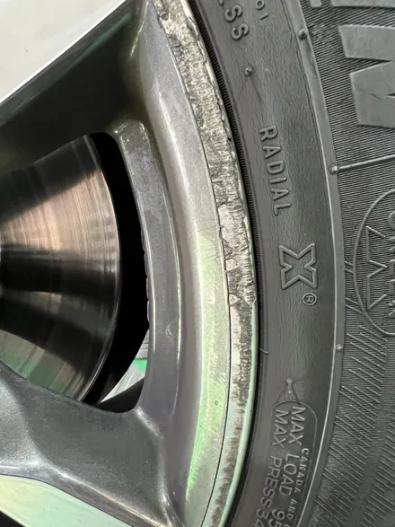 대구 휠복원 대구 휠도색 대구 휠수리 타이어 전문 휠플레이[BMW X6 순정 20인치 다이아몬드커팅 휠복원 작업입니다.] / 대구 서구 평리동