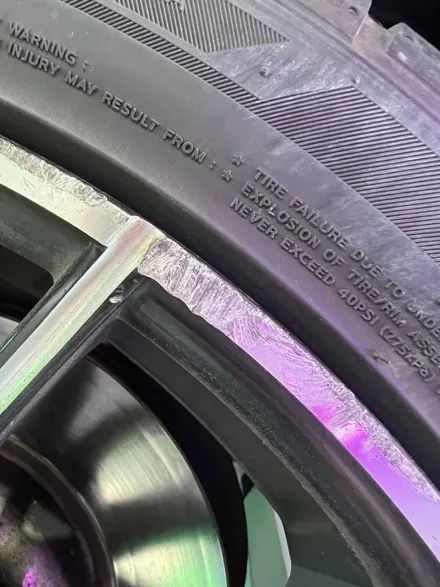 대구 휠복원 대구 휠도색 대구 휠수리 잘하는 곳 타이어 전문 휠플레이[BMW 5시리즈 순정 19인치 다이아몬드커팅 휠복원 작업입니다.] / 대구 서구 평리동