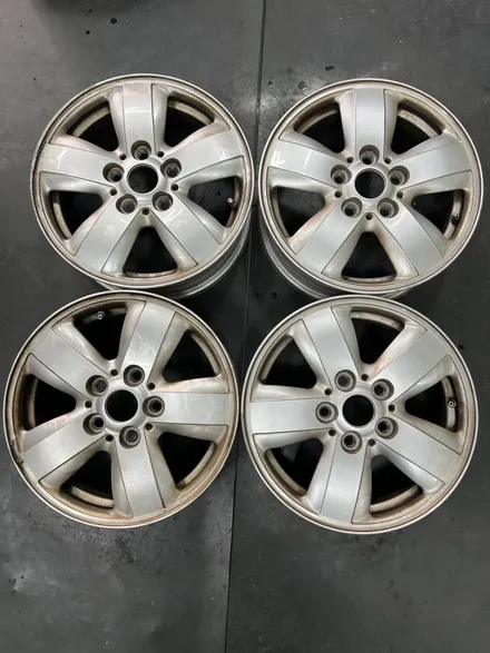 대구 휠복원 대구 휠도색 대구 휠수리 잘하는 곳 휠플레이 타이어 전문[BMW 미니 순정 15인치 블랙유광 휠도색 작업입니다.] / 대구 서구 평리동