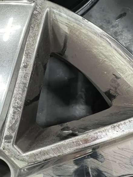 대구 휠복원 대구 휠도색 대구 자동차 휠수리 잘하는 곳 휠플레이 타이어 전문[렉스턴 스포츠 순정 20인치 고스트크롬 휠도색 작업입니다.] / 대구 서구 평리동