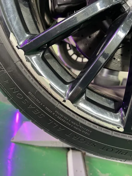 대구 휠복원 대구 휠도색 대구 자동차 휠수리 잘하는 곳 휠플레이 타이어 전문[벤츠 GT43 순정 20인치 블랙유광 휠도색 작업입니다.] / 대구 서구 평리동
