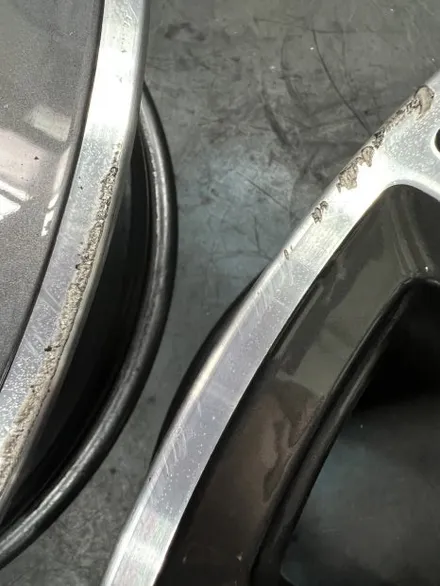 대구 휠복원 대구 휠도색 대구 자동차 휠수리 잘하는 곳 휠플레이 타이어 전문[벤츠 C43 AMG 순정 19인치 블랙커팅 커스텀 작업입니다.] / 대구 서구 평리동