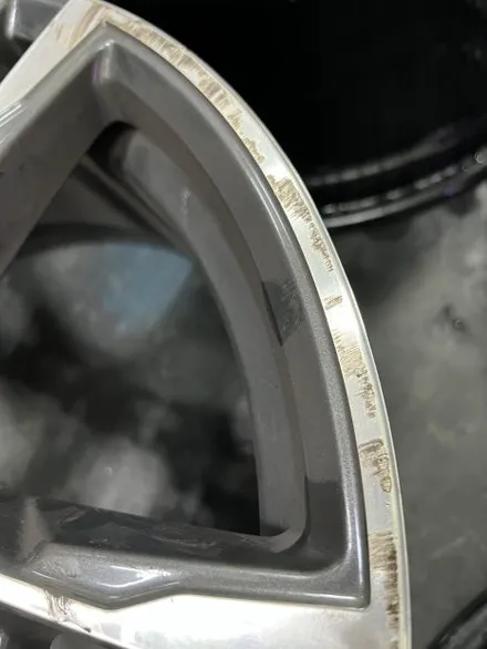 대구 휠복원 대구 휠도색 대구 자동차 휠수리 잘하는 곳 휠플레이 타이어 전문[BMW 218 순정 18인치 블랙유광 휠도색 작업입니다.] 대구 휠복원 성지 / 대구 서구 평리동