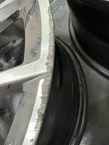 대구 휠복원 대구 휠도색 대구 자동차 휠수리 잘하는 곳 휠플레이 타이어 전문[BMW G30 5시리즈 순정 19인치 다이아몬드커팅 휠커스텀 작업입니다.] / 대구 서구 평리동