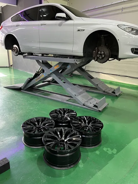 대구 휠복원 대구 휠수리 대구 휠도색 타이어 전문샵 휠플레이 [BMW GT 순정19인치 고스트크롬 휠도색 작업입니다.] / 대구 서구 평리동