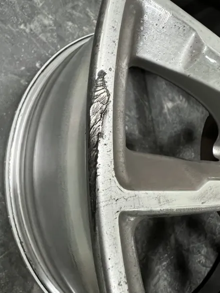 대구 휠복원 대구 휠도색 대구 휠수리 타이어 전문 휠플레이[BMW 5시리즈 순정 18인치 블랙고스트크롬 휠도색 작업입니다.] / 대구 서구 평리동