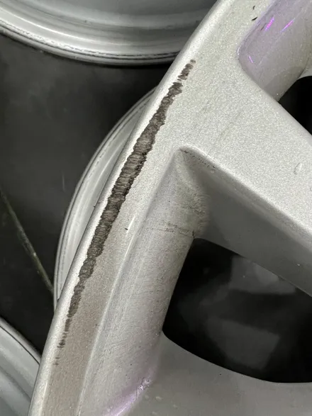 대구 휠복원 대구 휠도색 대구 휠수리 타이어 전문 휠플레이[BMW 5시리즈 순정 18인치 블랙펄유광 휠도색 작업입니다.] / 대구 서구 평리동