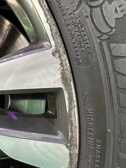 대구 휠복원 대구 휠도색 대구 휠수리 타이어 전문 휠플레이[BMW X6 순정 20인치 다이아몬드커팅 휠복원 작업입니다.] / 대구 서구 평리동